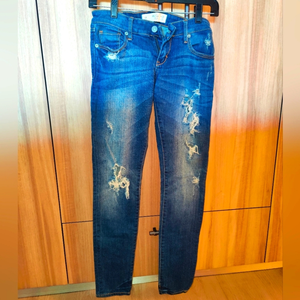 Abercrombie and Fitch ripped design